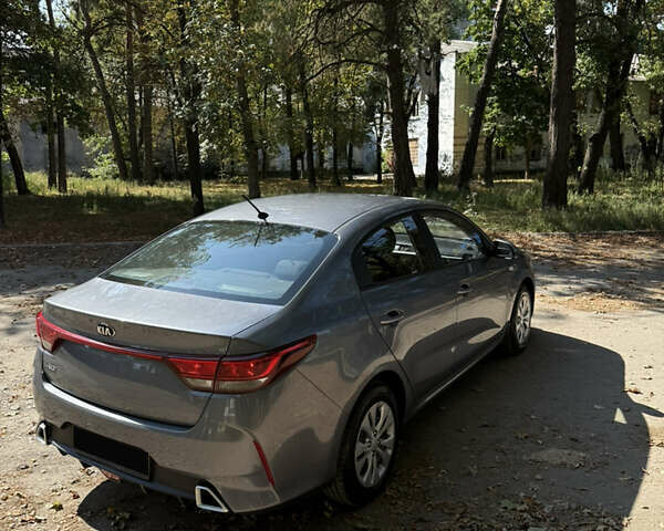 Серый Киа Рио, объемом двигателя 1.37 л и пробегом 78 тыс. км за 13600 $, фото 4 на Automoto.ua