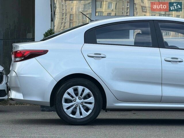 Серый Киа Рио, объемом двигателя 1.37 л и пробегом 95 тыс. км за 14000 $, фото 14 на Automoto.ua