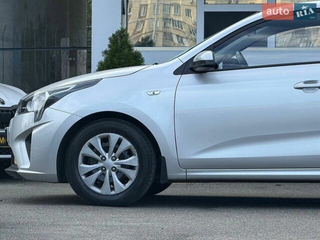 Серый Киа Рио, объемом двигателя 1.37 л и пробегом 95 тыс. км за 14000 $, фото 16 на Automoto.ua