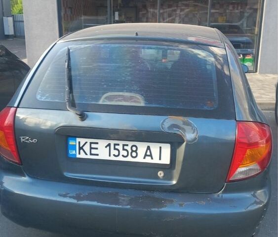 Серый Киа Рио, объемом двигателя 1.5 л и пробегом 315 тыс. км за 1250 $, фото 5 на Automoto.ua