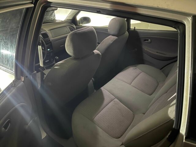 Серый Киа Рио, объемом двигателя 1.5 л и пробегом 200 тыс. км за 1397 $, фото 2 на Automoto.ua