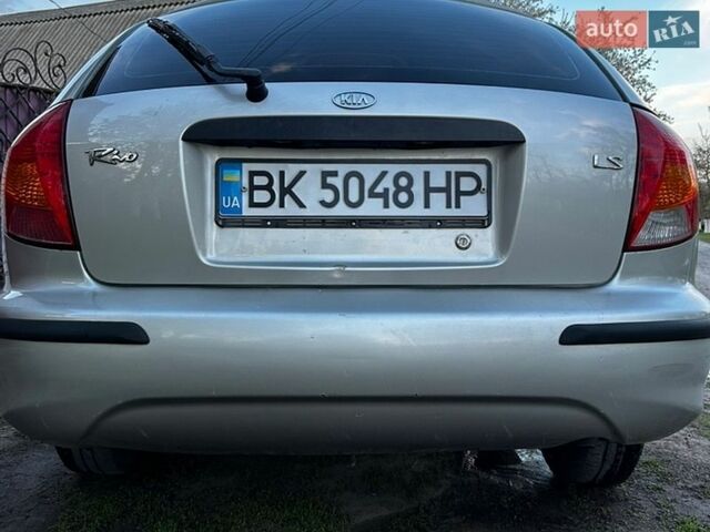 Серый Киа Рио, объемом двигателя 1.49 л и пробегом 170 тыс. км за 2500 $, фото 5 на Automoto.ua