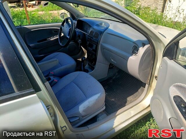 Серый Киа Рио, объемом двигателя 1.5 л и пробегом 100 тыс. км за 1550 $, фото 3 на Automoto.ua