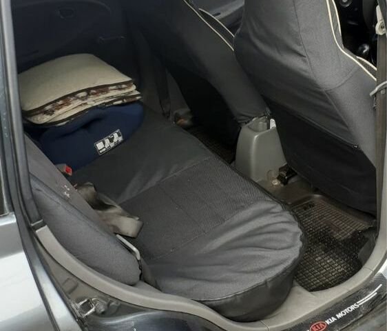 Серый Киа Рио, объемом двигателя 1.3 л и пробегом 240 тыс. км за 3537 $, фото 3 на Automoto.ua