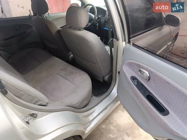 Кіа Ріо 2002 у Мироновке на Automoto.ua Сірий Кіа Ріо, об'ємом двигуна 1.49 л та пробігом 235 тис. км за 2500 $, фото 2 на Automoto.ua