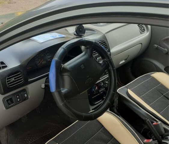 Серый Киа Рио, объемом двигателя 1.3 л и пробегом 240 тыс. км за 3537 $, фото 6 на Automoto.ua
