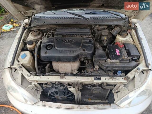 Кіа Ріо 2002 у Мироновке на Automoto.ua Сірий Кіа Ріо, об'ємом двигуна 1.49 л та пробігом 235 тис. км за 2500 $, фото 5 на Automoto.ua