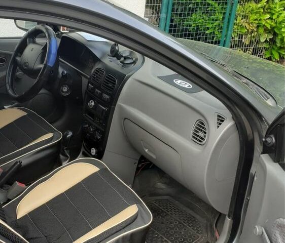 Серый Киа Рио, объемом двигателя 1.3 л и пробегом 240 тыс. км за 3537 $, фото 4 на Automoto.ua