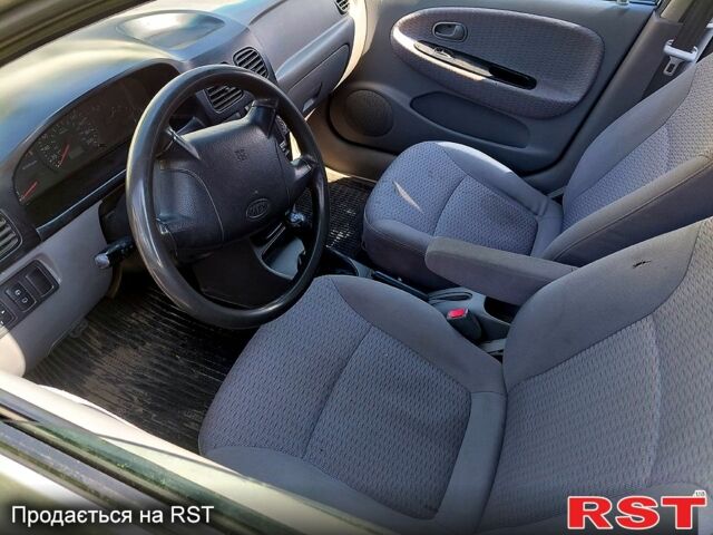 Серый Киа Рио, объемом двигателя 1.5 л и пробегом 100 тыс. км за 1550 $, фото 2 на Automoto.ua