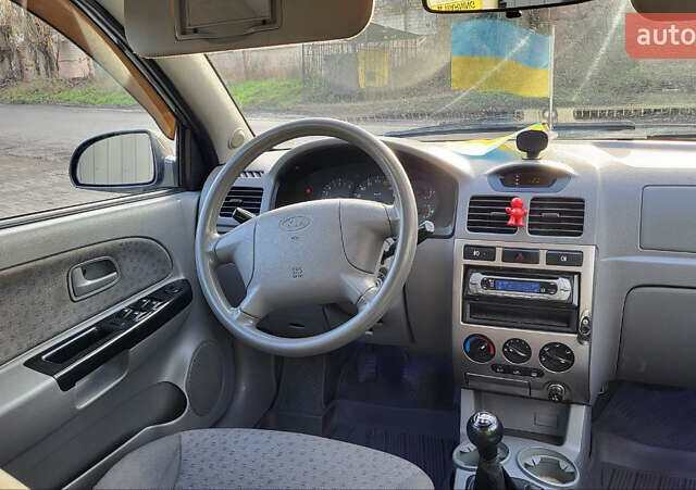 Сірий Кіа Ріо, об'ємом двигуна 1.49 л та пробігом 236 тис. км за 3300 $, фото 24 на Automoto.ua