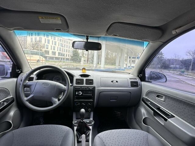 Серый Киа Рио, объемом двигателя 1.3 л и пробегом 225 тыс. км за 2500 $, фото 12 на Automoto.ua