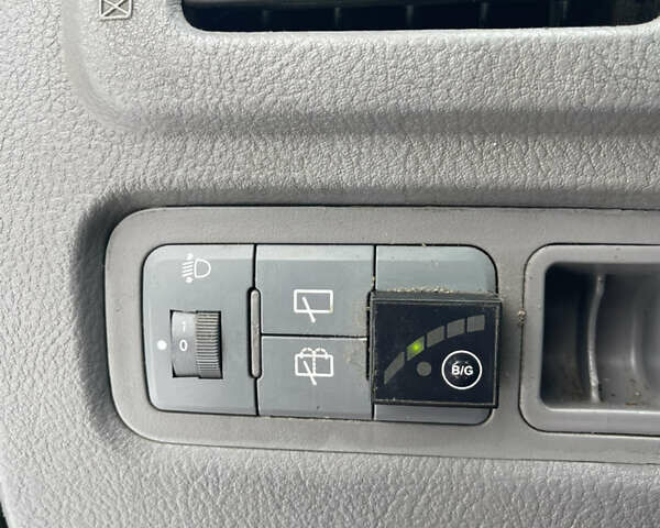 Сірий Кіа Ріо, об'ємом двигуна 1.34 л та пробігом 402 тис. км за 3300 $, фото 7 на Automoto.ua