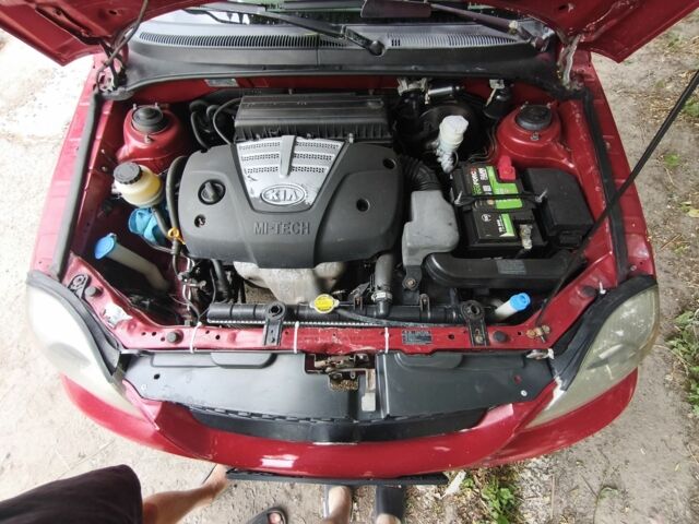 Сірий Кіа Ріо, об'ємом двигуна 1.5 л та пробігом 317 тис. км за 1912 $, фото 4 на Automoto.ua