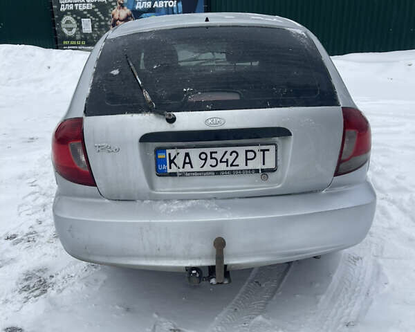 Сірий Кіа Ріо, об'ємом двигуна 1.34 л та пробігом 402 тис. км за 3300 $, фото 3 на Automoto.ua