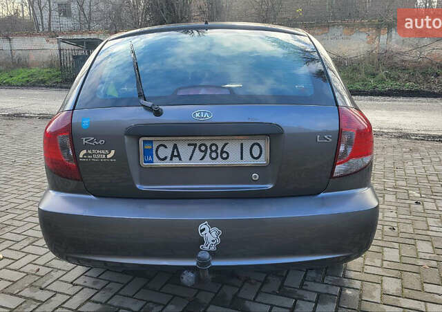 Сірий Кіа Ріо, об'ємом двигуна 1.49 л та пробігом 236 тис. км за 3300 $, фото 5 на Automoto.ua