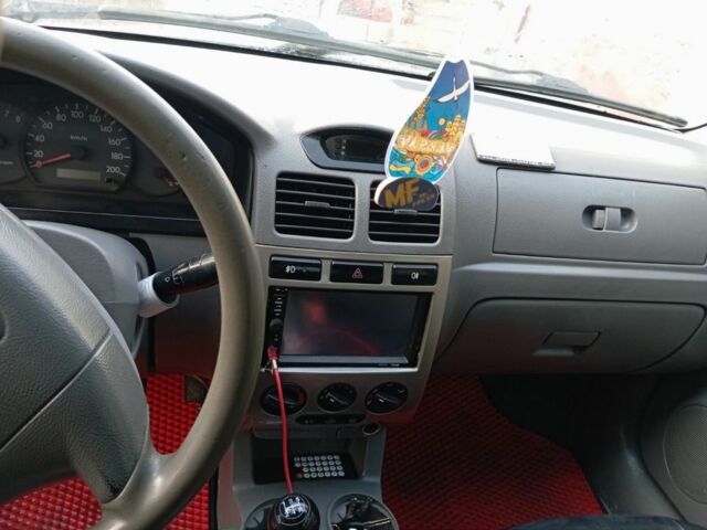 Серый Киа Рио, объемом двигателя 1.3 л и пробегом 230 тыс. км за 2700 $, фото 1 на Automoto.ua