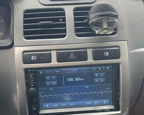 Сірий Кіа Ріо, об'ємом двигуна 1.34 л та пробігом 402 тис. км за 3300 $, фото 9 на Automoto.ua