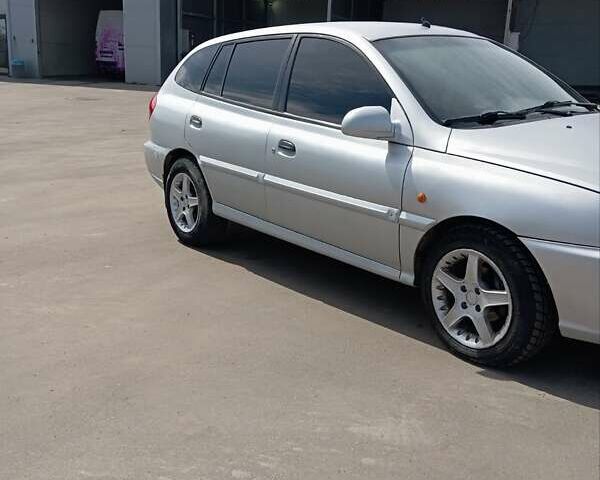 Серый Киа Рио, объемом двигателя 1.34 л и пробегом 380 тыс. км за 3000 $, фото 3 на Automoto.ua