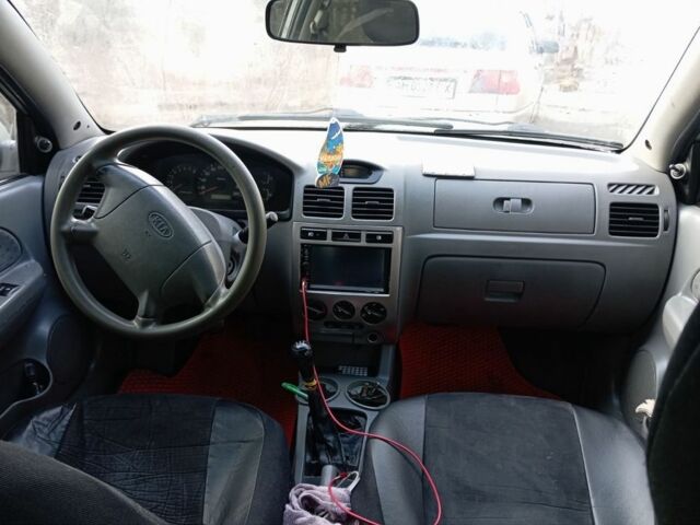 Серый Киа Рио, объемом двигателя 1.3 л и пробегом 230 тыс. км за 2700 $, фото 7 на Automoto.ua