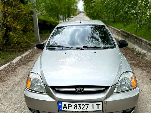 Серый Киа Рио, объемом двигателя 1.3 л и пробегом 206 тыс. км за 1750 $, фото 1 на Automoto.ua
