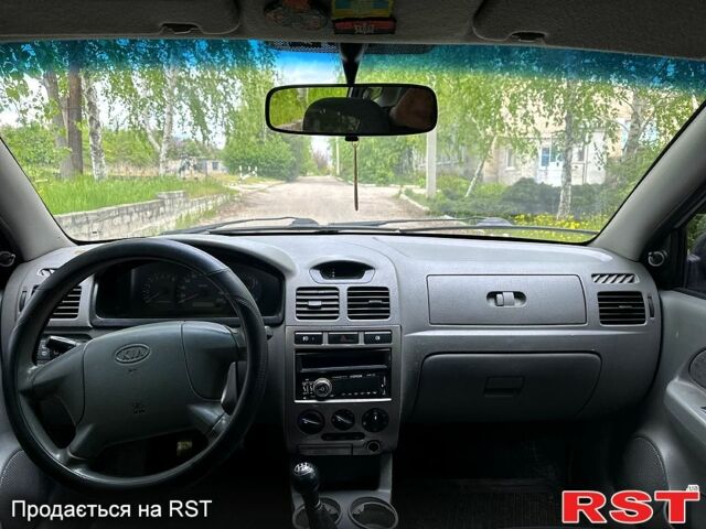 Серый Киа Рио, объемом двигателя 1.3 л и пробегом 206 тыс. км за 1750 $, фото 6 на Automoto.ua