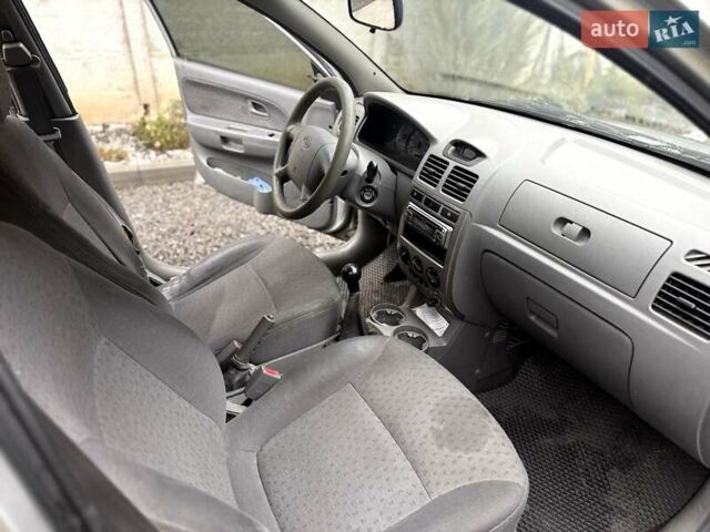 Серый Киа Рио, объемом двигателя 1.4 л и пробегом 188 тыс. км за 2900 $, фото 4 на Automoto.ua