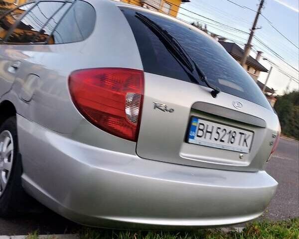 Серый Киа Рио, объемом двигателя 1.34 л и пробегом 216 тыс. км за 3000 $, фото 4 на Automoto.ua