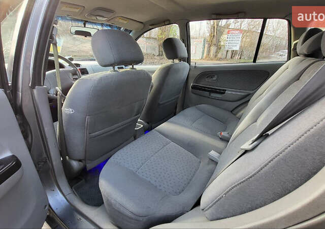 Сірий Кіа Ріо, об'ємом двигуна 1.49 л та пробігом 236 тис. км за 3300 $, фото 14 на Automoto.ua