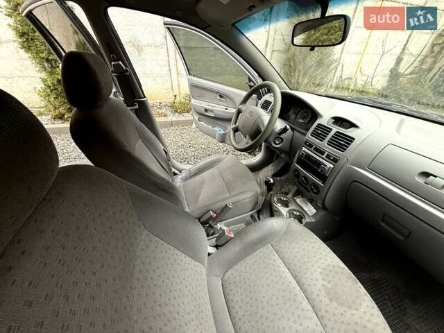 Серый Киа Рио, объемом двигателя 1.4 л и пробегом 188 тыс. км за 2900 $, фото 7 на Automoto.ua