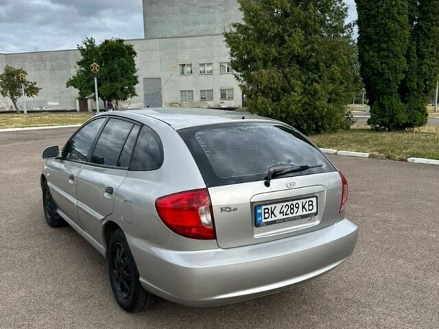 Серый Киа Рио, объемом двигателя 1.34 л и пробегом 160 тыс. км за 2100 $, фото 4 на Automoto.ua