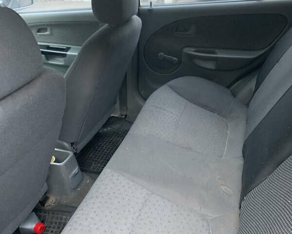 Кіа Ріо 2004 у Ужгороді на Automoto.ua Сірий Кіа Ріо, об'ємом двигуна 1.4 л та пробігом 290 тис. км за 1300 $, фото 2 на Automoto.ua