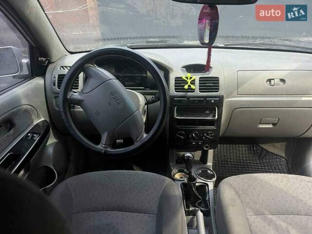 Сірий Кіа Ріо, об'ємом двигуна 1.4 л та пробігом 125 тис. км за 1600 $, фото 1 на Automoto.ua
