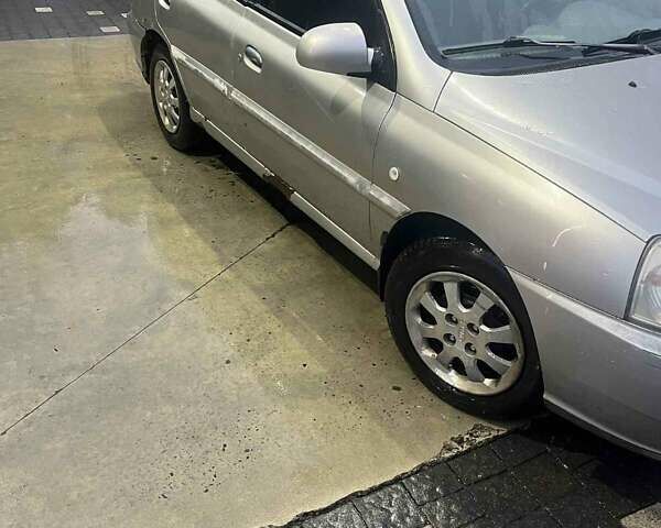 Сірий Кіа Ріо, об'ємом двигуна 1.4 л та пробігом 125 тис. км за 1600 $, фото 2 на Automoto.ua