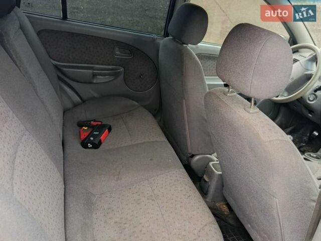 Сірий Кіа Ріо, об'ємом двигуна 1.4 л та пробігом 457 тис. км за 1100 $, фото 4 на Automoto.ua