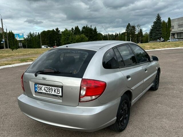 Серый Киа Рио, объемом двигателя 1.34 л и пробегом 160 тыс. км за 2100 $, фото 5 на Automoto.ua