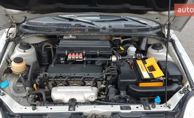 Серый Киа Рио, объемом двигателя 1.34 л и пробегом 145 тыс. км за 2300 $, фото 13 на Automoto.ua