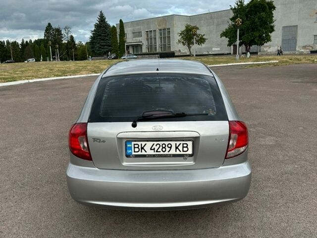 Серый Киа Рио, объемом двигателя 1.34 л и пробегом 160 тыс. км за 2100 $, фото 3 на Automoto.ua