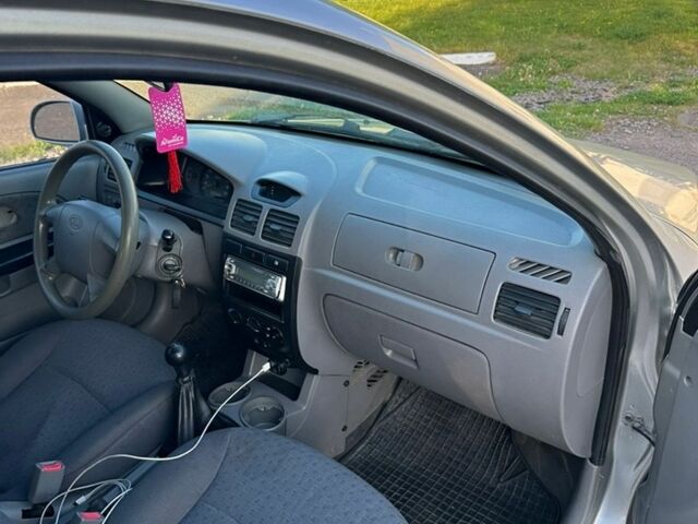 Серый Киа Рио, объемом двигателя 1.34 л и пробегом 160 тыс. км за 2100 $, фото 6 на Automoto.ua