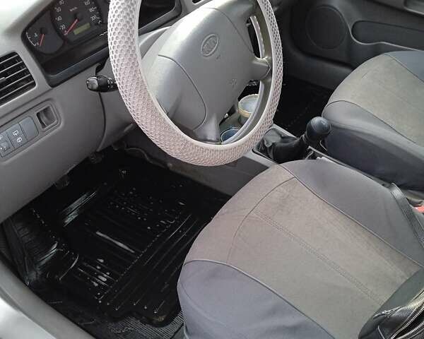 Серый Киа Рио, объемом двигателя 1.3 л и пробегом 205 тыс. км за 3000 $, фото 4 на Automoto.ua