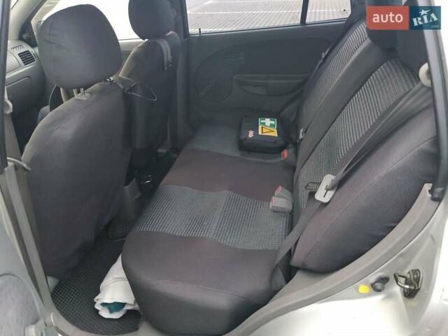 Сірий Кіа Ріо, об'ємом двигуна 1.34 л та пробігом 282 тис. км за 2700 $, фото 5 на Automoto.ua