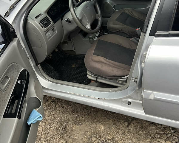 Серый Киа Рио, объемом двигателя 1.49 л и пробегом 300 тыс. км за 2500 $, фото 10 на Automoto.ua