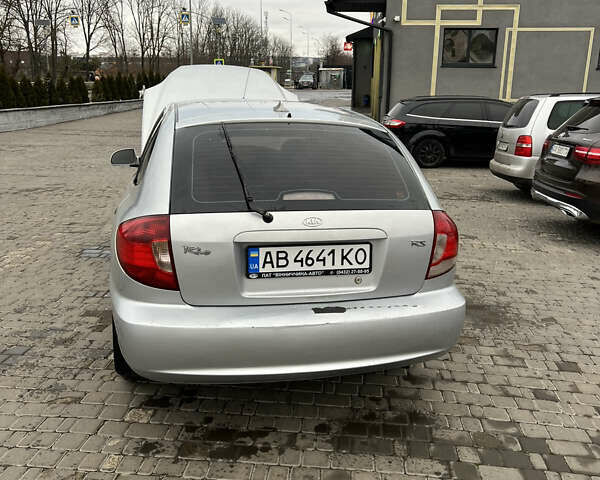 Серый Киа Рио, объемом двигателя 1.49 л и пробегом 300 тыс. км за 2500 $, фото 4 на Automoto.ua