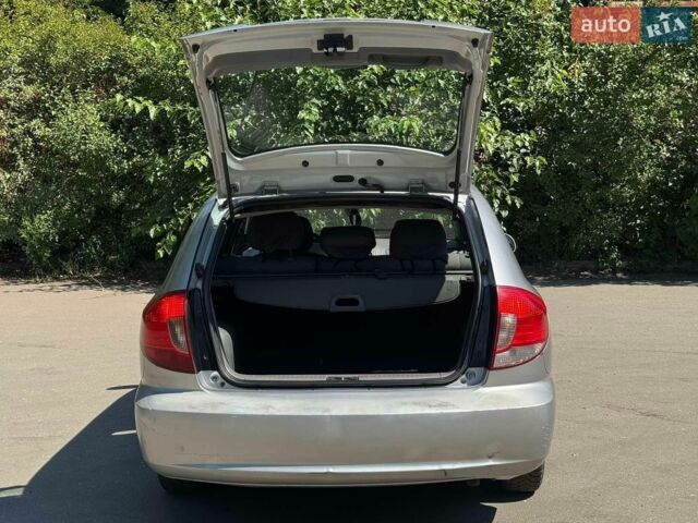 Серый Киа Рио, объемом двигателя 1.34 л и пробегом 209 тыс. км за 3300 $, фото 9 на Automoto.ua
