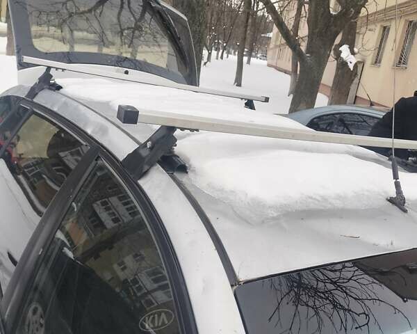 Серый Киа Рио, объемом двигателя 1.5 л и пробегом 172 тыс. км за 2200 $, фото 3 на Automoto.ua