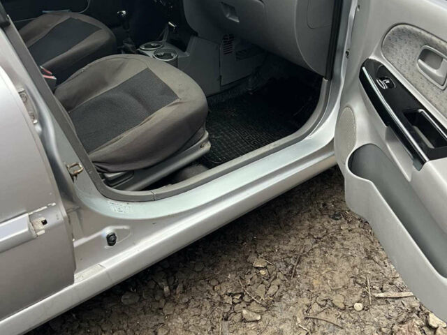 Сірий Кіа Ріо, об'ємом двигуна 1.49 л та пробігом 300 тис. км за 2500 $, фото 8 на Automoto.ua