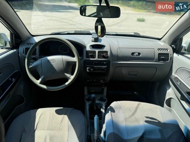 Серый Киа Рио, объемом двигателя 1.34 л и пробегом 209 тыс. км за 3300 $, фото 14 на Automoto.ua