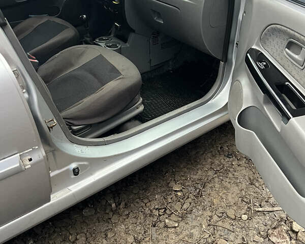 Серый Киа Рио, объемом двигателя 1.49 л и пробегом 300 тыс. км за 2500 $, фото 8 на Automoto.ua