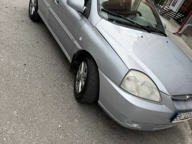 Серый Киа Рио, объемом двигателя 1.5 л и пробегом 350 тыс. км за 2707 $, фото 3 на Automoto.ua