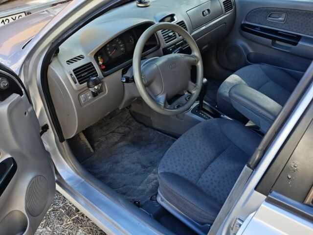Сірий Кіа Ріо, об'ємом двигуна 1.5 л та пробігом 200 тис. км за 3402 $, фото 4 на Automoto.ua
