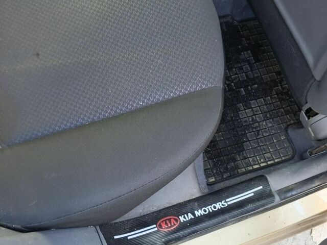 Серый Киа Рио, объемом двигателя 0 л и пробегом 42 тыс. км за 6000 $, фото 5 на Automoto.ua